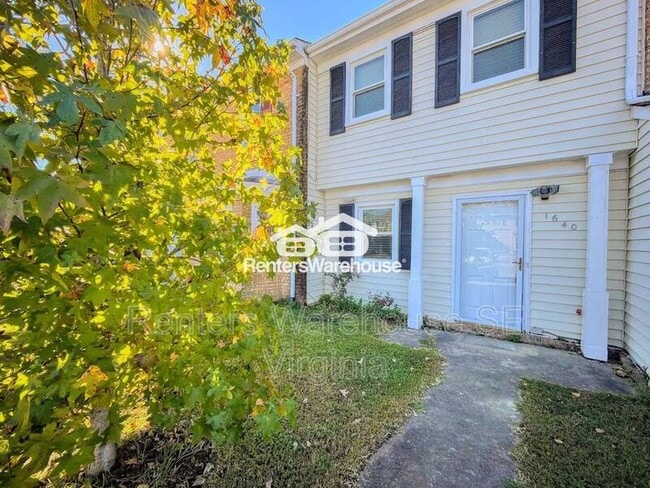 Building Photo - 1640 Fairfax Dr