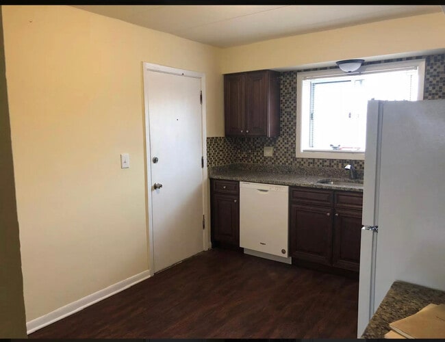 Building Photo - 1418 Carol St