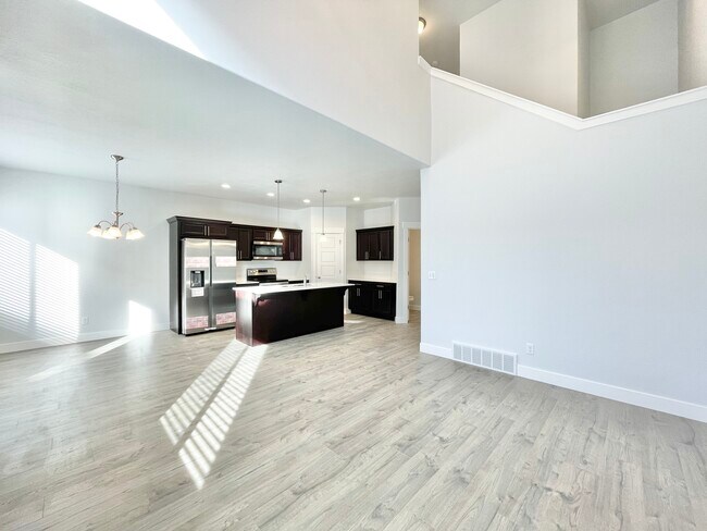 Building Photo - 1629 3860 W