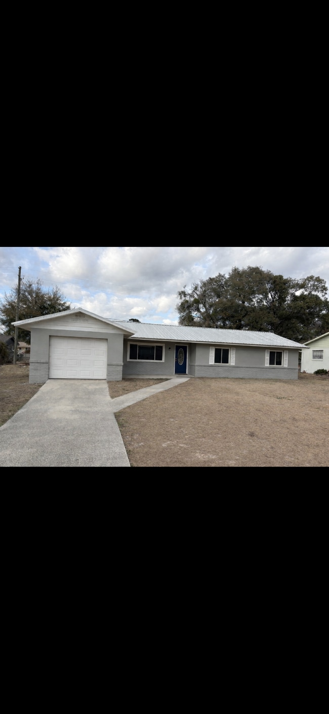 Building Photo - 5601 SE 3rd Pl