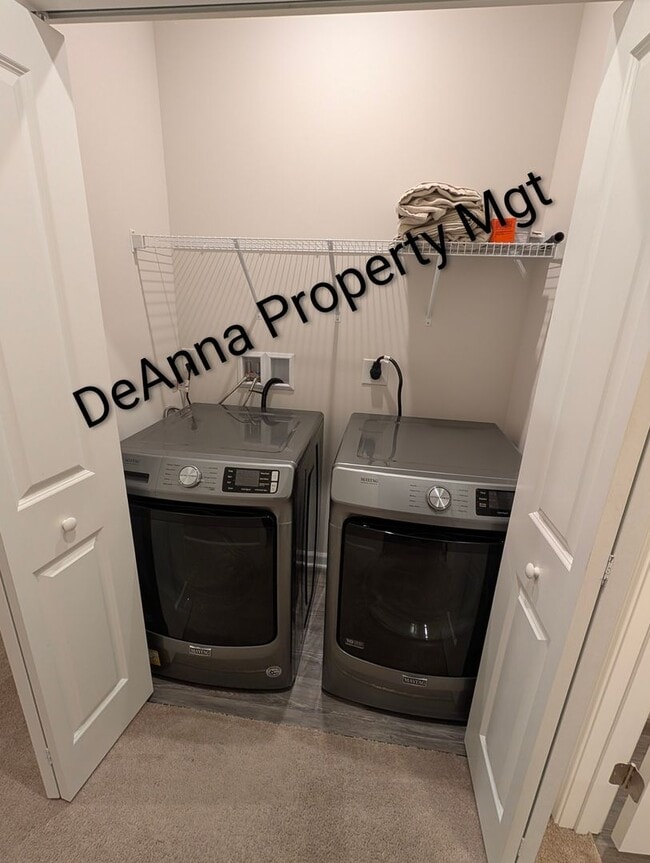 Foto del edificio - Luxury -3 bedroom Townhome. Avon, Oh.