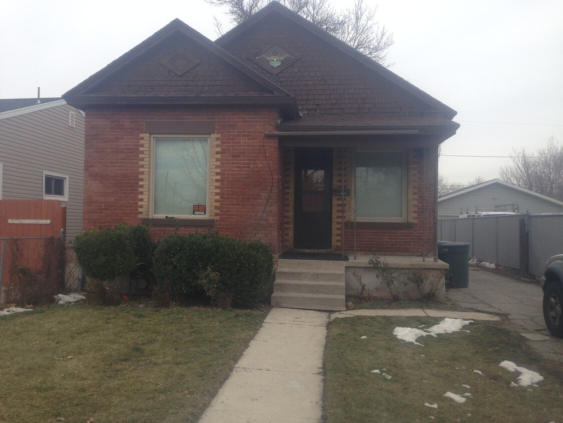 Primary Photo - 464 N Oakley St
