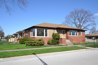 Building Photo - 2900 W 101st Pl