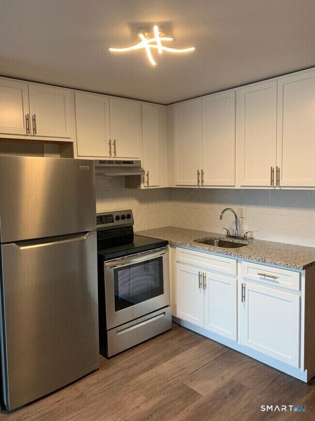 Foto del edificio - 923 W Main St