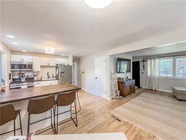Building Photo - 92 Claireview Dr