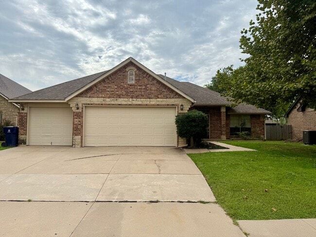 Beautiful 4 Bed 3 Bath Home with Great Loc... - Beautiful 4 Bed 3 Bath Home with Great Loc...