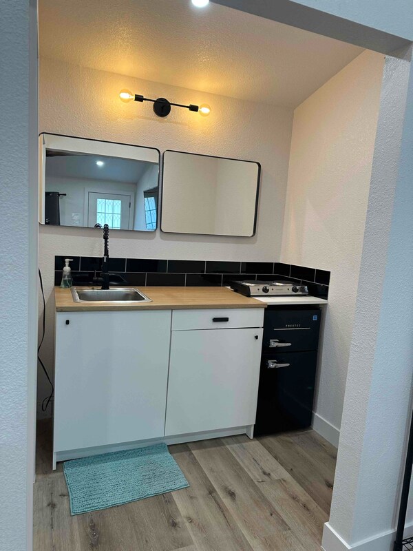 Foto principal - 858 E White Mountain Blvd