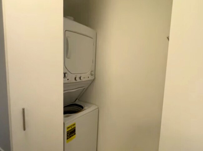 Foto del edificio - 10 W Erie St