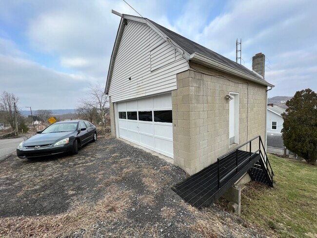 Building Photo - 1205 Crescent Ave