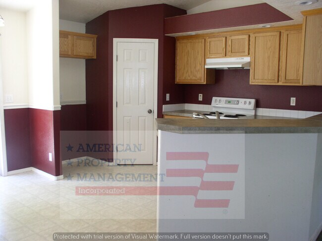 Foto del edificio - 573 N Meldgold Ave