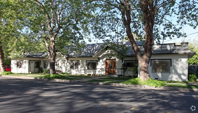 Building Photo - 573-583 Minaret Ave