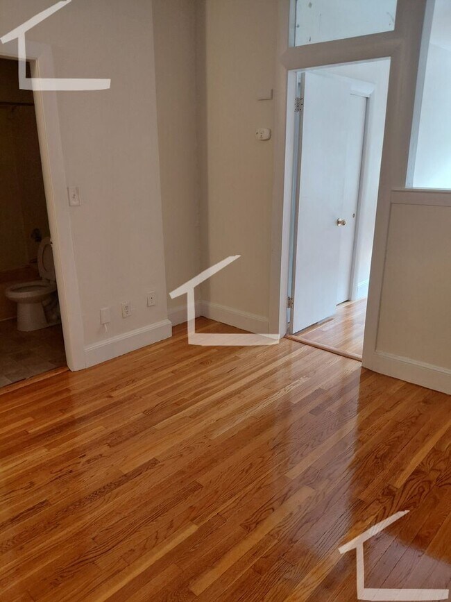 Foto del edificio - Nicely updated 1 bed with heat and water i...