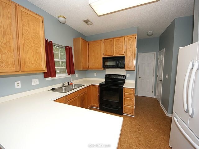 Foto del edificio - Spacious Home With Large Fenced Yard