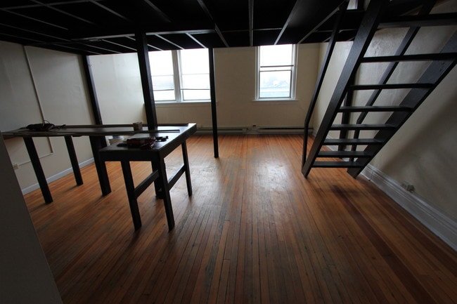 Building Photo - 425 S Franklin St