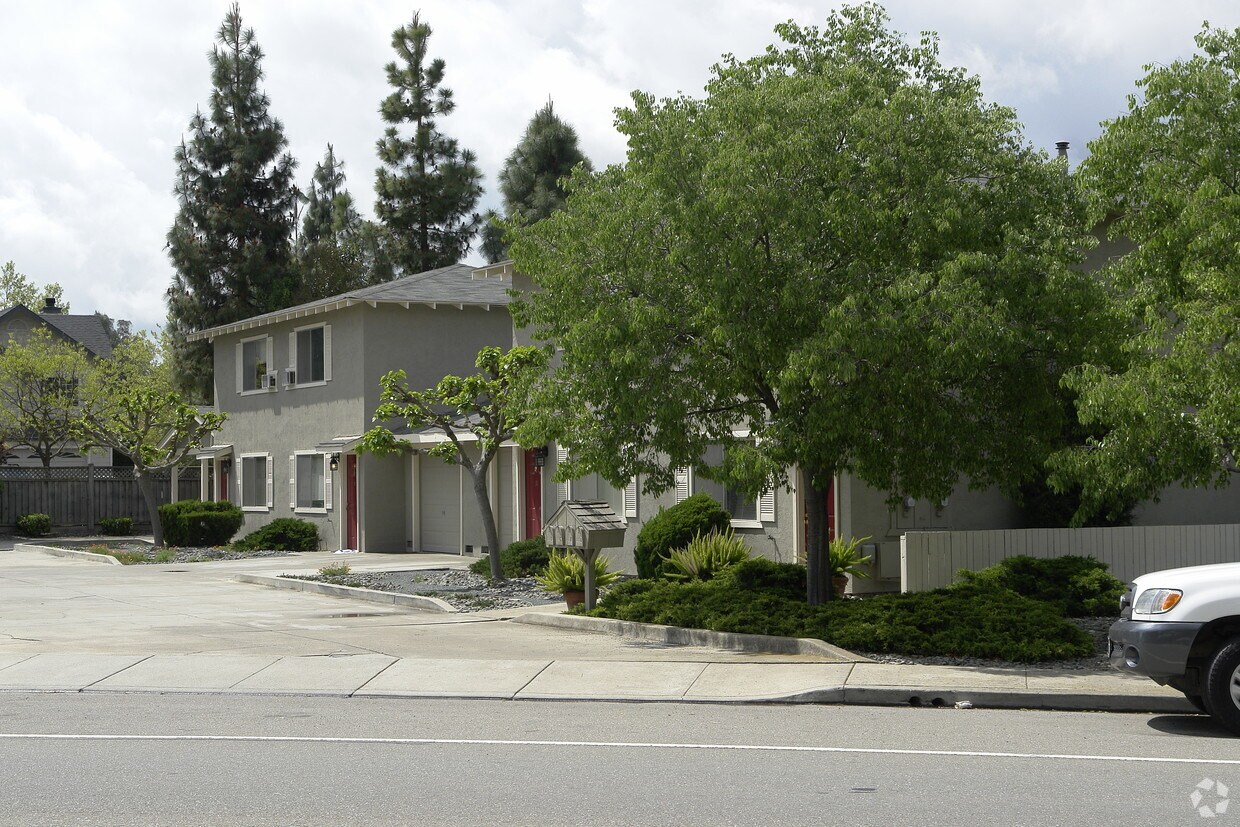 Building Photo - 1039 S Livermore Ave