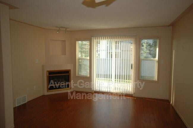 Building Photo - 4405-4437 37 St