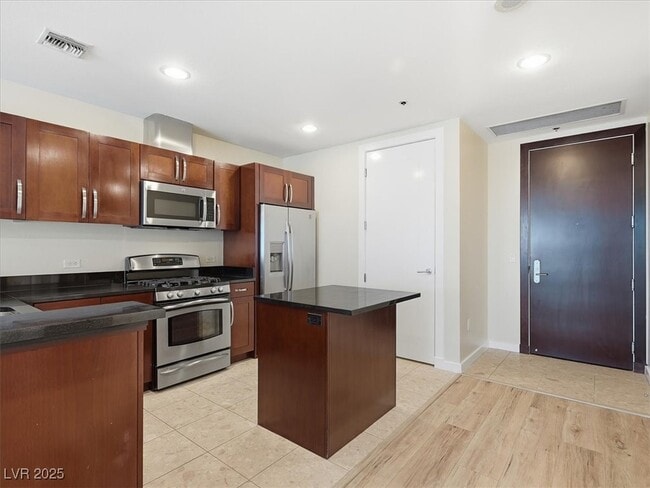 Foto del edificio - 4575 Dean Martin Dr