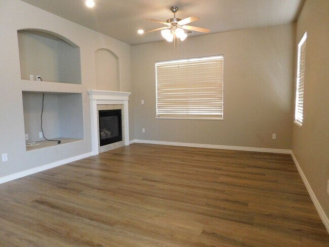 Foto del edificio - TWO WEEKS FREE RENT IN FOUNTAIN GREENS!