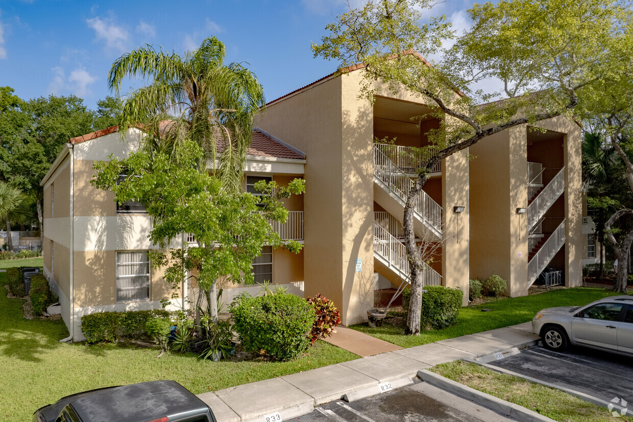 Patios de Coral Springs - Courtyards Of Coral Springs