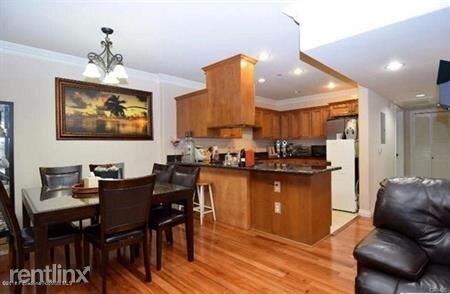 Building Photo - 3855 Ingraham St
