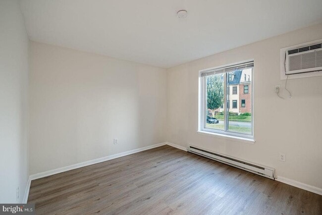 Building Photo - 300 N Penn St