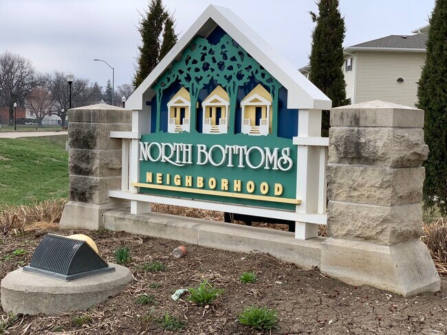 Building Photo - 935 New Hampshire St