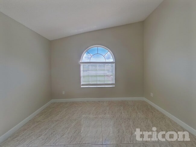 Foto del edificio - 8335 Spring Breeze Ct