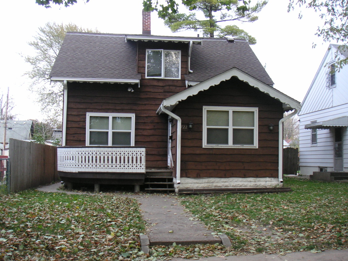 Primary Photo - 4 bed/2 bath House, Section-8 Welcome!