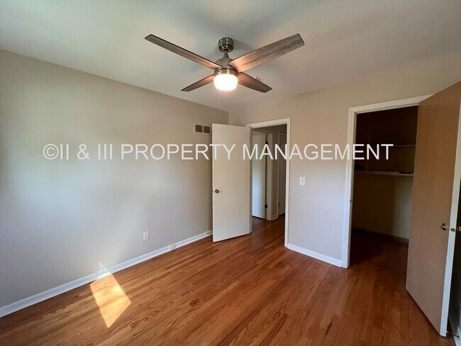 Foto del edificio - 502 W Country Ln Terrace