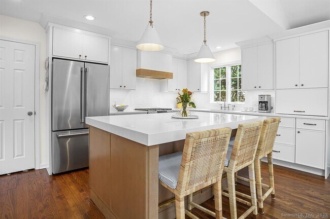 Building Photo - 121 Howard St