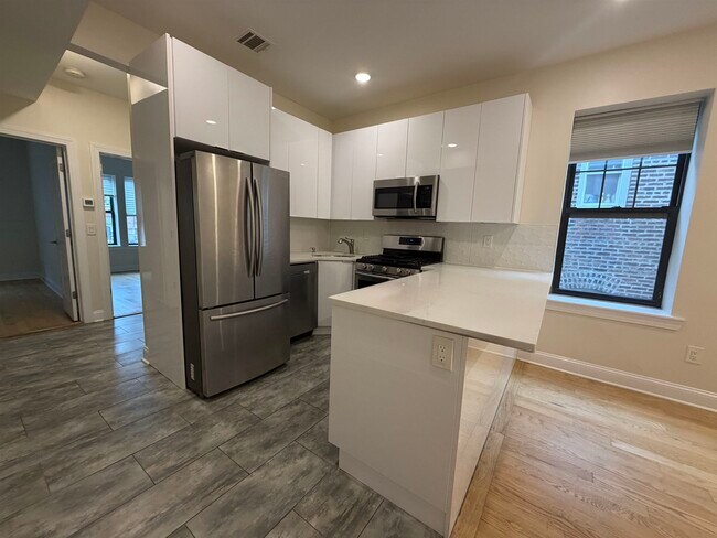 Foto del edificio - 84 Van Wagenen Ave