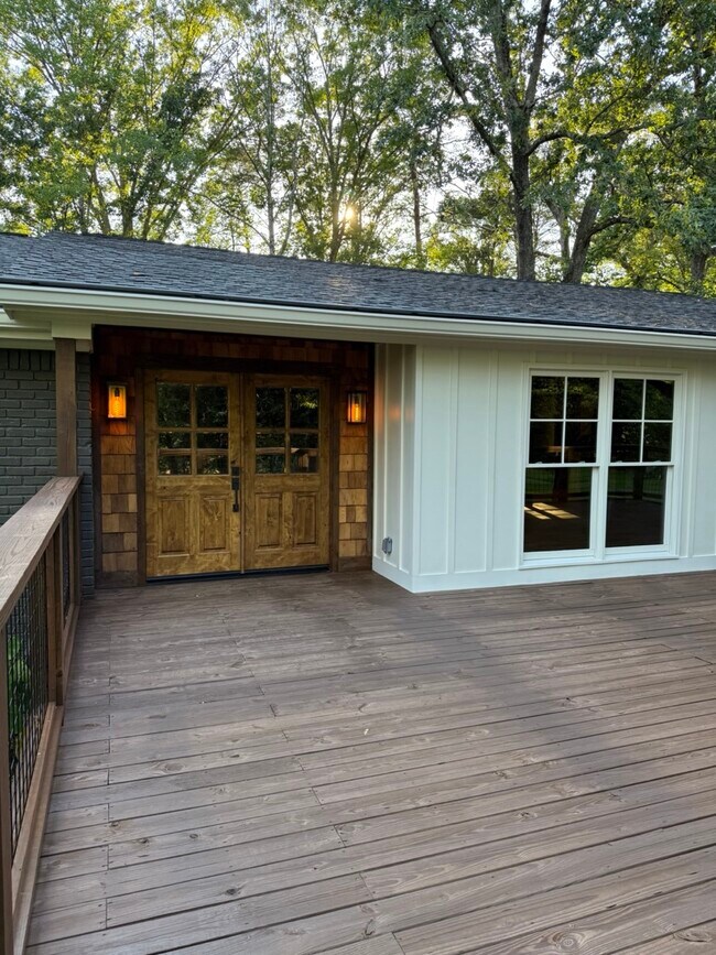 Foto del edificio - 233 Ranchwood Trail