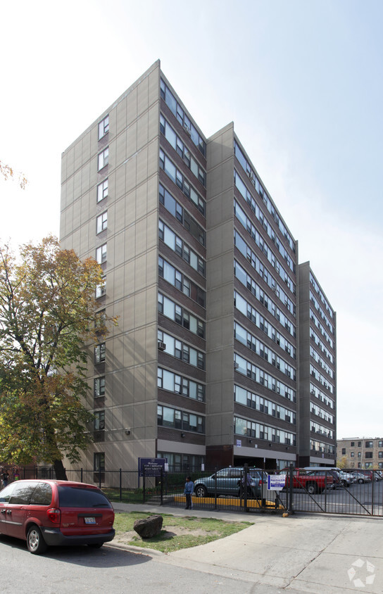 Street Corner View - Ellis Lake View Apartments