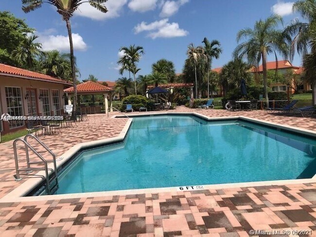 Foto del edificio - 10741 Cleary Blvd