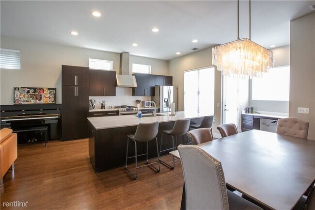 Building Photo - 1 br, 1 bath Condo - 2904 S 5th St