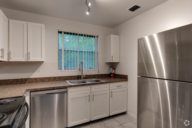2BR,2BA - 950SF - Cocina - The Ridge on 34th Avenue Apartments