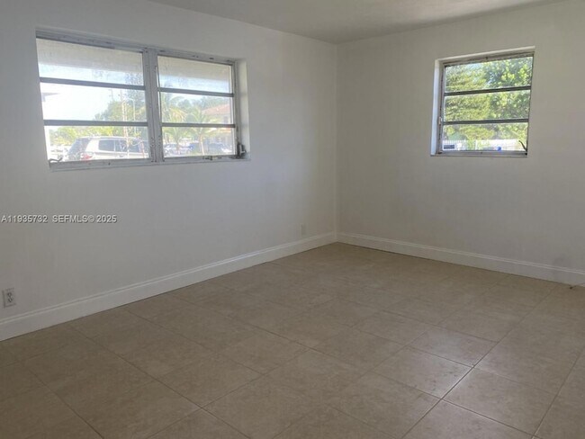 Foto del edificio - 5904 SW 27th St