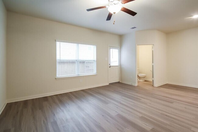Foto del edificio - 586 Solomon Ln