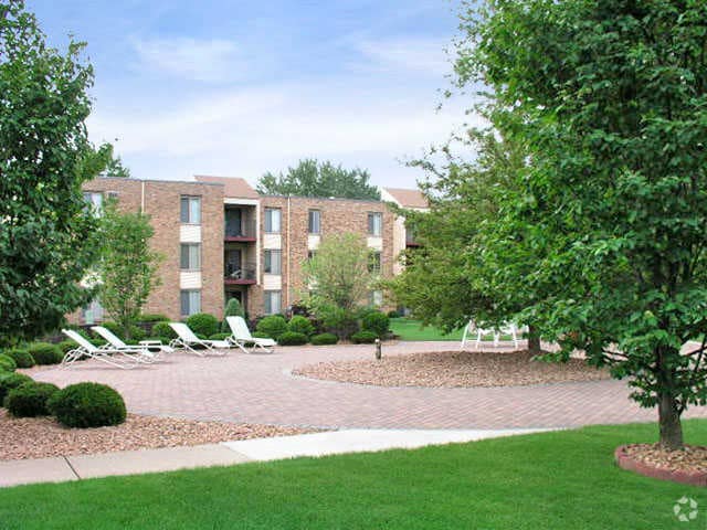Silver Oaks Court Apartments New Brighton, MN