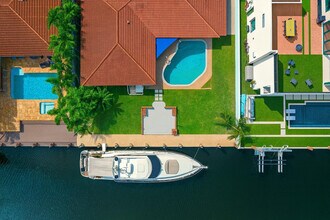 Building Photo - 3080 NE 43rd St