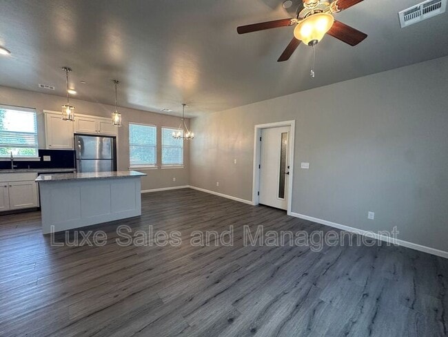 Building Photo - 1138 N Blackwelder Ave