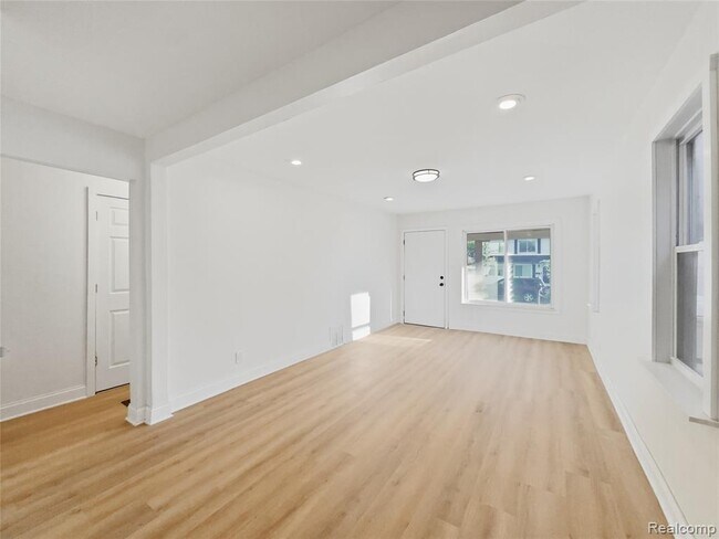 Foto del edificio - 329 W Muir Ave