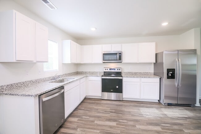 Building Photo - 2203 Samuel Ln