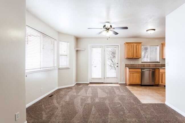 Foto del edificio - Charming Mountain Home with Prime Commuter...