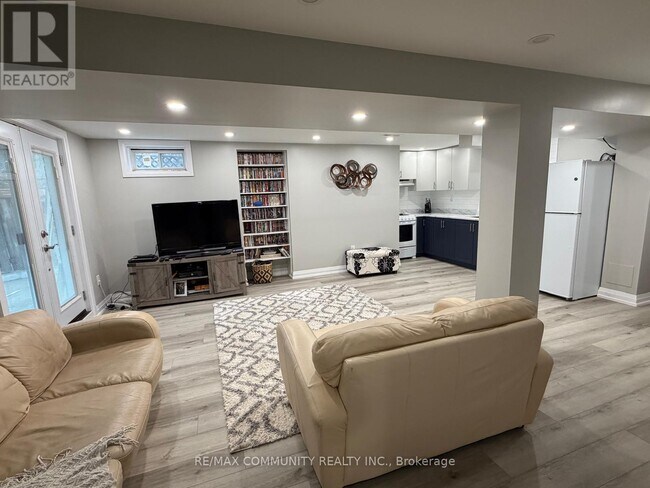 Building Photo - 24 Mayflower St