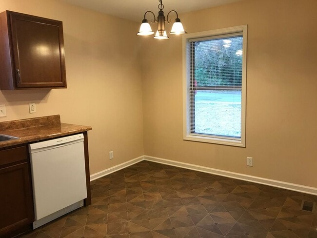 Foto del edificio - 3 Bedroom Home For Rent Near APSU!