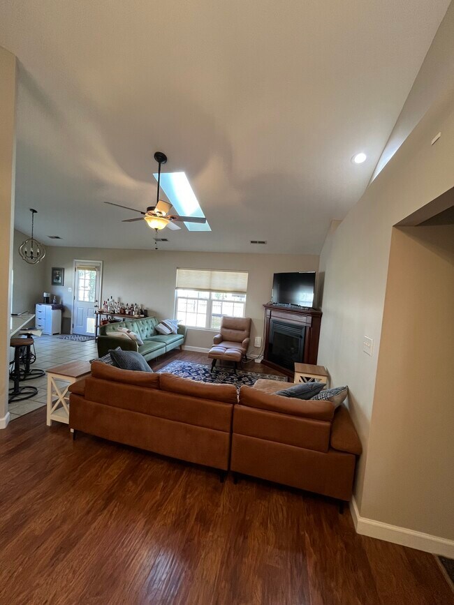 Building Photo - 1341 Sentry Ln