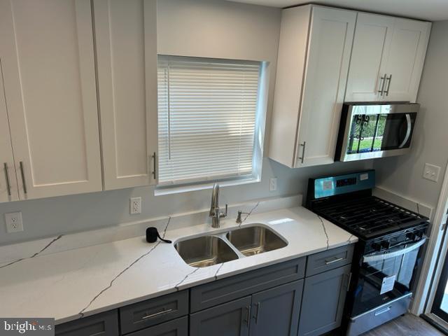 Foto del edificio - 1508 N Kenwood Ave