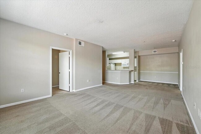 Building Photo - 5572 Metrowest Blvd