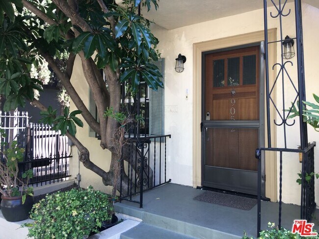 Building Photo - 9052 Elevado Ave